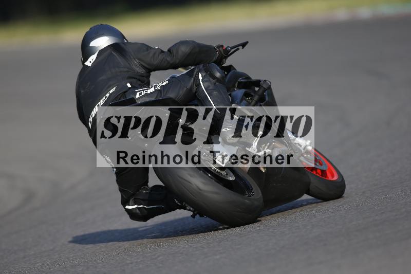 /Archiv-2023/29 05.06.2023 Afterwork Moto Club Anneau du Rhin/vert-novice/backside